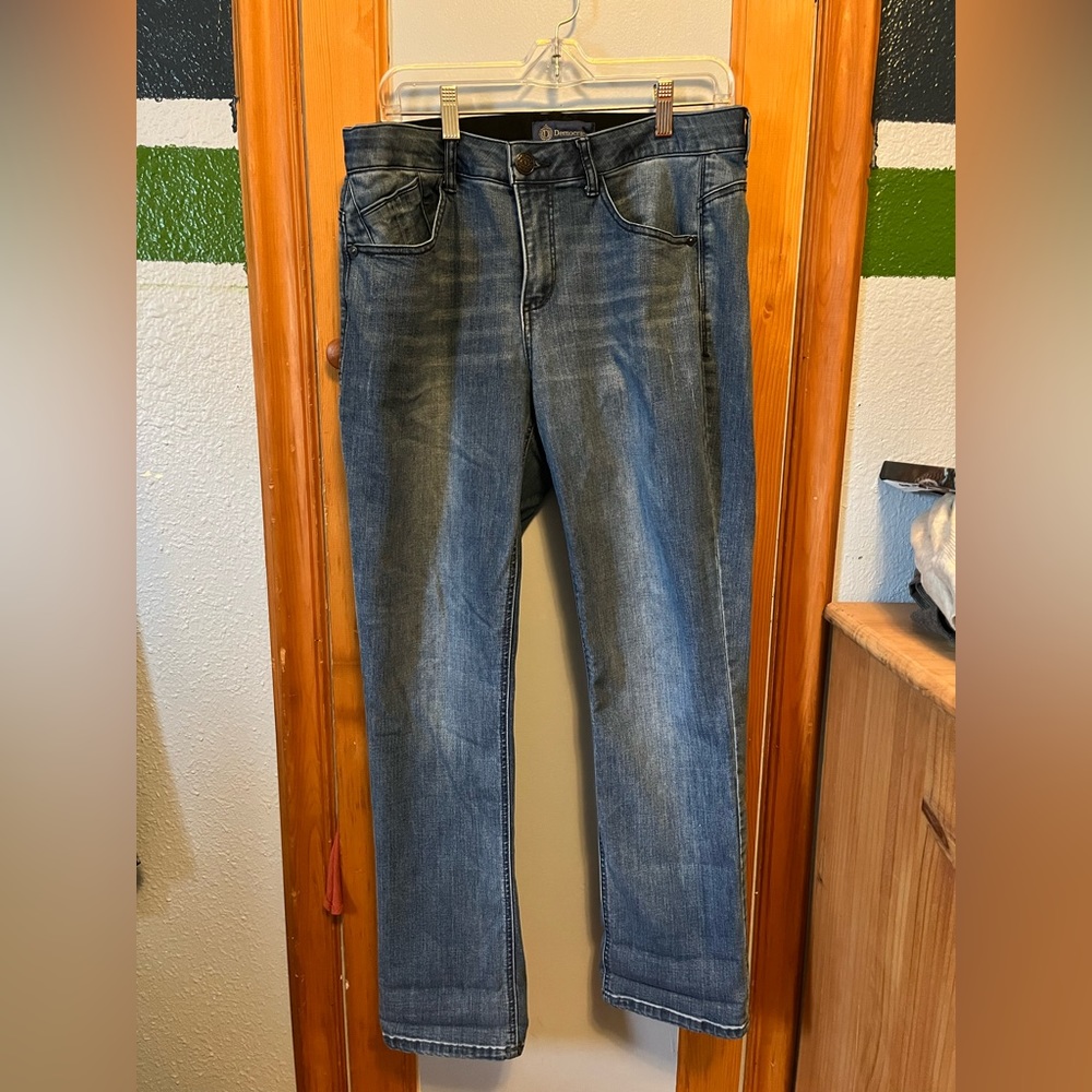 Democracy ab solution women’s jeans. Size 10. Light wear.